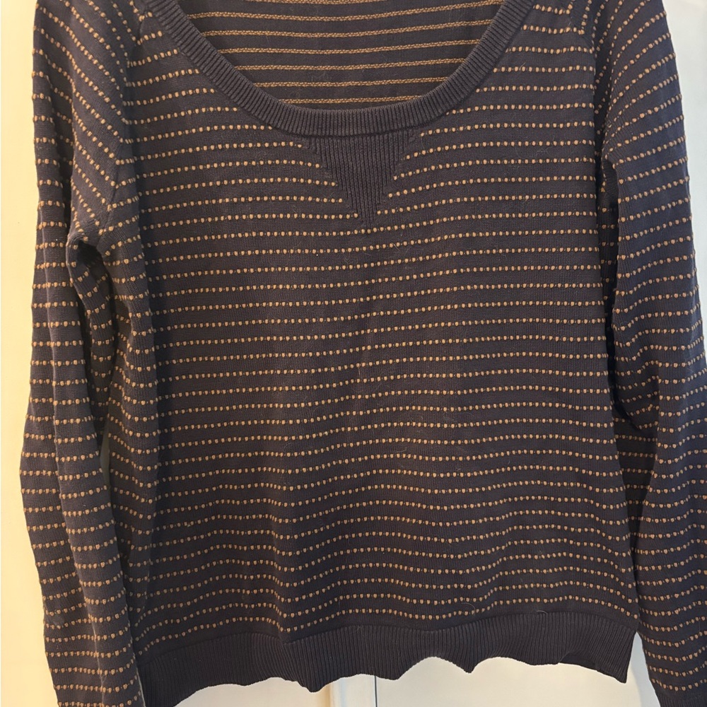 Comptoir Des Cotonniers Navy and Gold V-Neck Top